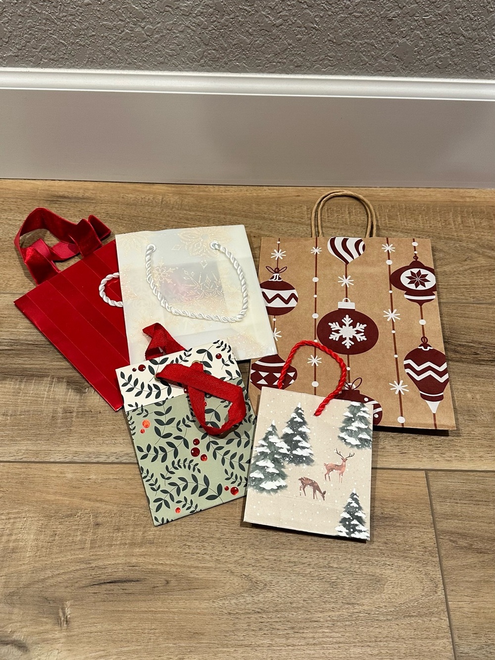 Holiday Gift Bag Set - 5 Bags - Miscellaneous Smaller Sizes